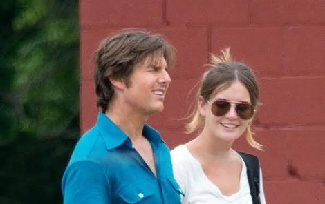 Tom a Emily se seznámili před necelým rokem při natáčení 5. dílu Mission Impossible.