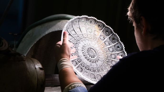 Výroba v poděbradské sklárně firmy Crystal Bohemia Výroba v poděbradské sklárně firmy Crystal Bohemia