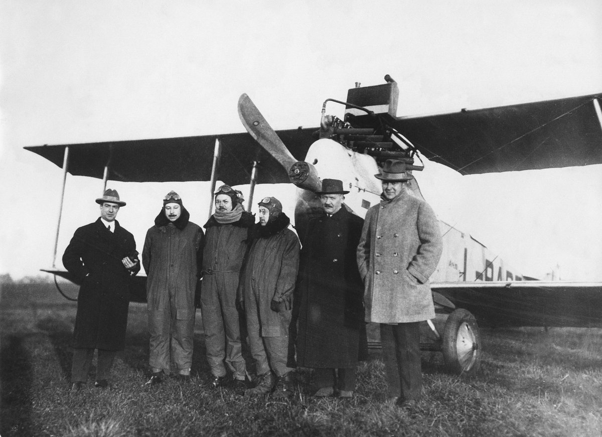 1934 Historicky jediný obojživelný letoun ČSA Saunders Roe A.19 Cloud dopravoval turisty mezi jugoslávskými letovisky.