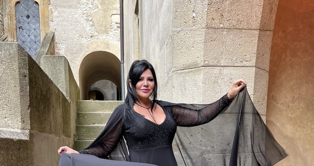 Ilona Csáková ovládne v říjnu Česko i Slovensko. Spěchejte, lístky jsou téměř vyprodány!