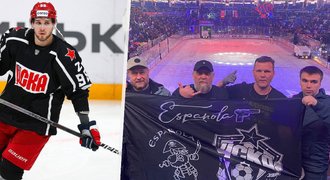 Proválečná propaganda v KHL: Na ruských stadionech oslavují neonacisty jako hrdiny