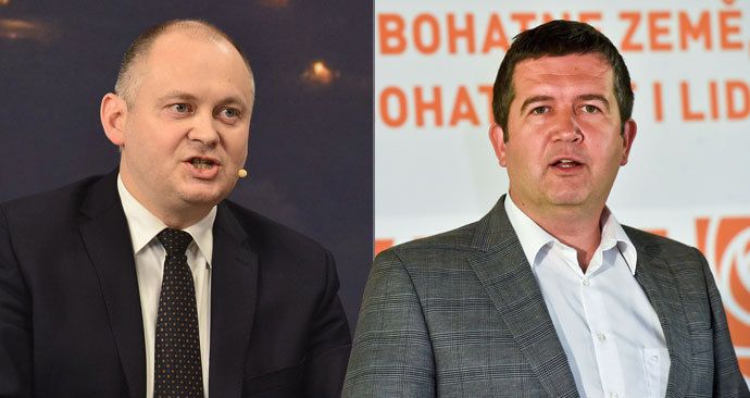 Michal Hašek i Jan Hamáček přesvědčují členy ČSSD, aby byli v referendu pro vládu s ANO.