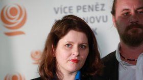 Ministryně práce a sociálních věcí Jana Maláčová během tiskové konference po jednání předsednictva ČSSD (15. 7. 2019)