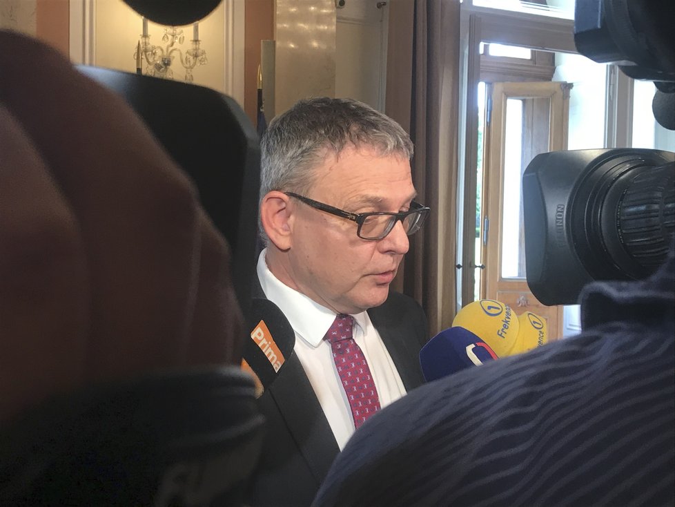 Nový ministr kultury Lubomír Zaorálek (ČSSD) před jednáním  vlády (2. 9. 2019)