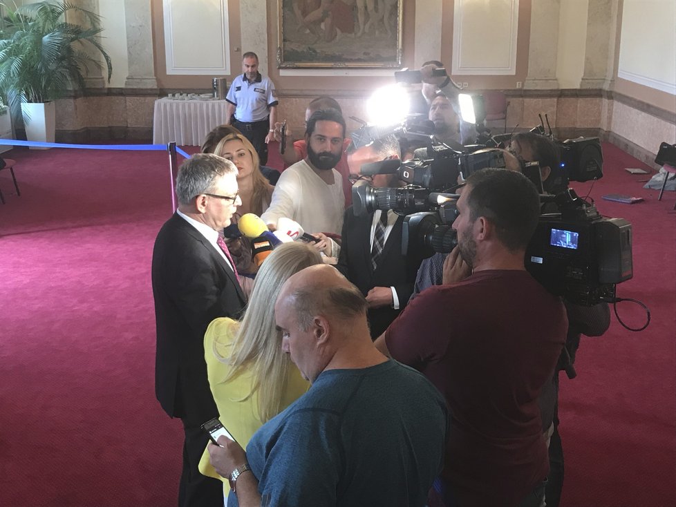 Nový ministr kultury Lubomír Zaorálek (ČSSD) před jednáním  vlády (2.9.2019)