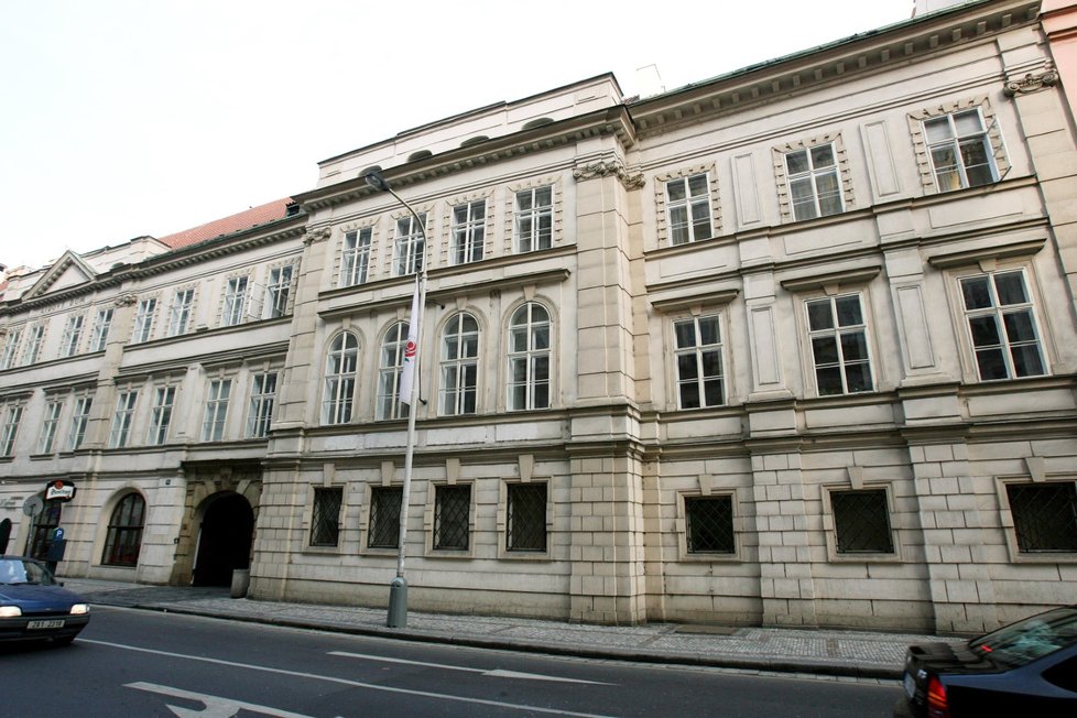Lidový dům v Praze. Část svého sídla ČSSD pronajímá