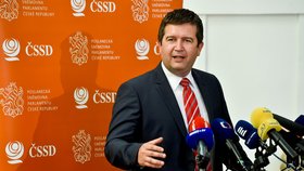 Předseda ČSSD a vicepremiér Jan Hamáček oznámil 18. září 2018 v Praze jako nového kandidáta do funkce ministra zahraničních věcí dosavadního prvního náměstka Tomáše Petříčka.