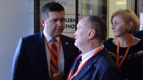 Jan Hamáček a Michal Hašek na sjezdu ČSSD. (1.3.2019)