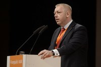 Post místopředsedy po velkém boji ulovil Chovanec: V druhém kole porazil Tejce