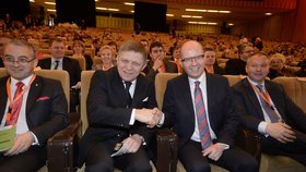 Sjezd ČSSD: Premiéři Sobotka a Fico v první řadě