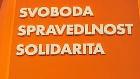 Bohuslav Sobotka je lídrem opoziční ČSSD, která na volebních preferencích ztratila díky kauze Rath