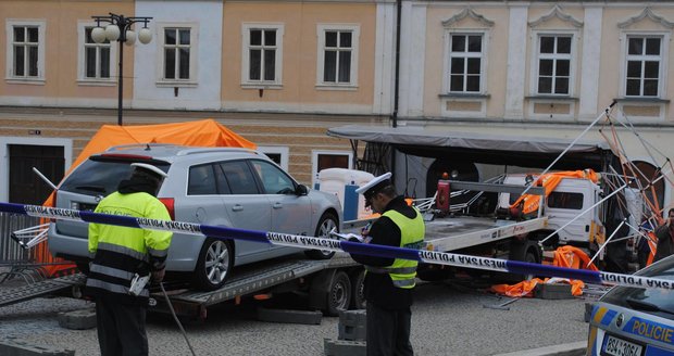 V Kutné Hoře zničil plánovaný mítink ČSSD špatně zabržděný kamion.