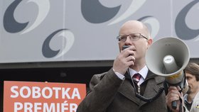 Bohuslav Sobotka označil puč za něco, co ČSSD zesměšnilo a snížilo důvěryhodnost strany