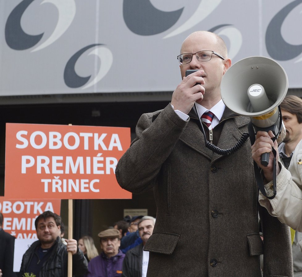 Bohuslav Sobotka označil puč za něco, co ČSSD zesměšnilo a snížilo důvěryhodnost strany