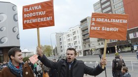 Bohuslava Sobotku opět přišli podpořit jeho fanoušci