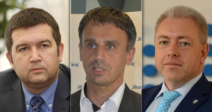Kdo se stane předsedou ČSSD? Veřejnost nejvíce fandí Milanu Chovancovi, Jiřímu Zimolovi a Janu Hamáčkovi.
