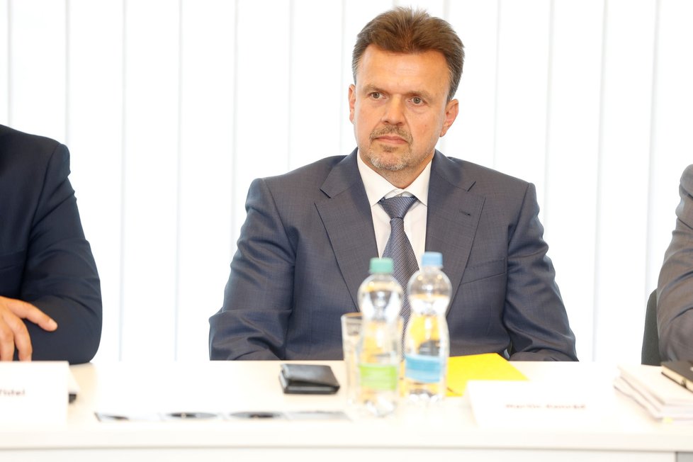 Rada ČT volí nového generálního ředitele: Martin Konrád. (7. 7.