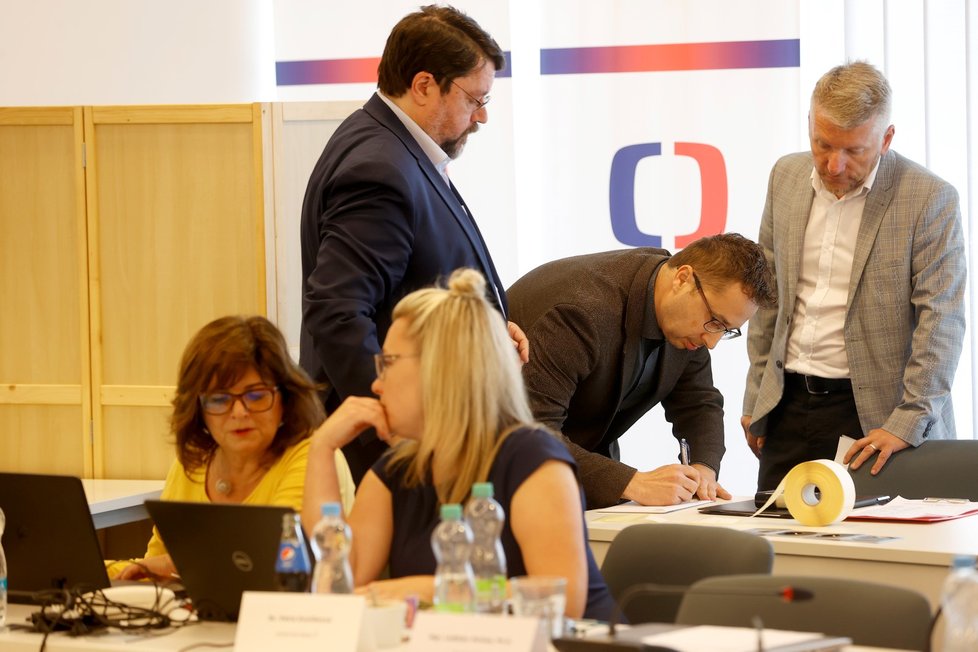 Rada ČT volí nového generálního ředitele (7. 6. 2023).