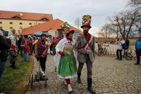 Průvod masek a pravá nefalšovaná zabijačka: Masopust oživil Ctěnický zámecký areál