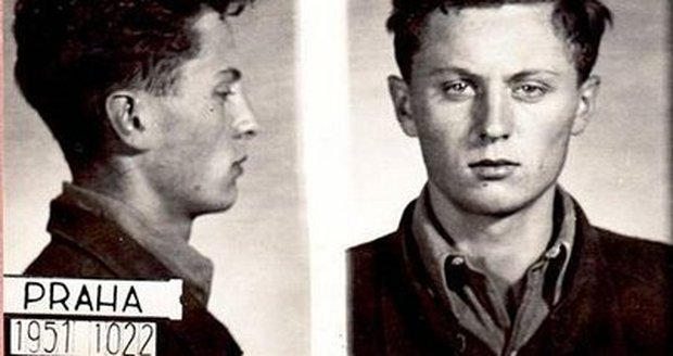 Ctirad Mašín na policejní fotce dva roky před útěkem. Ctirad Mašín na policejní fotce dva roky před útěkem.