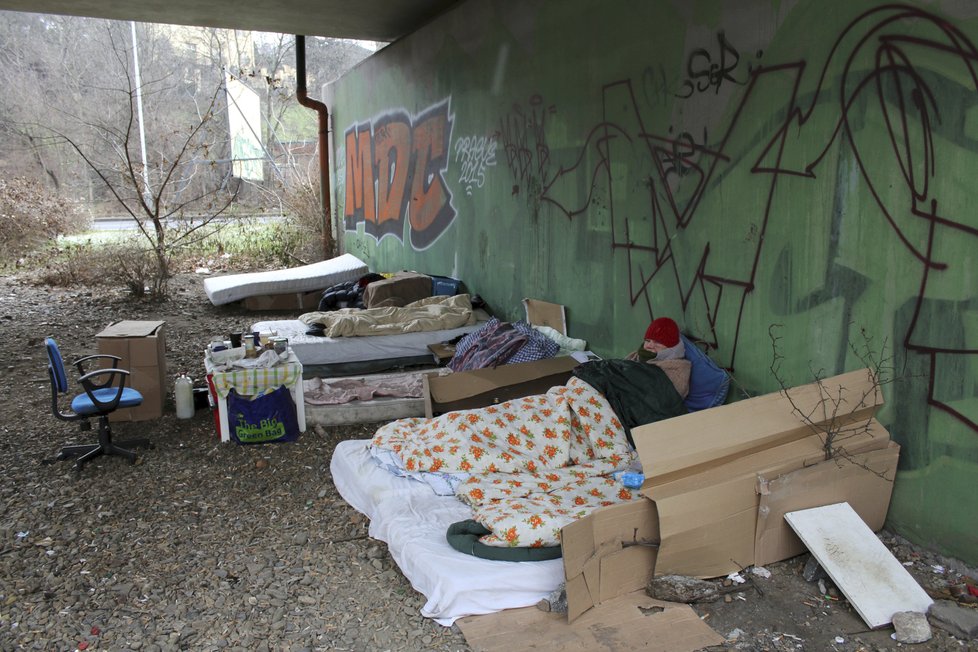 Zimní měsíce přináší lidem bez domova mnoho utrpení