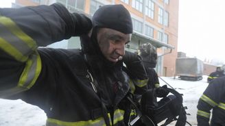 Vědci z Plzně pomáhali s vývojem chytrých oděvů pro hasiče