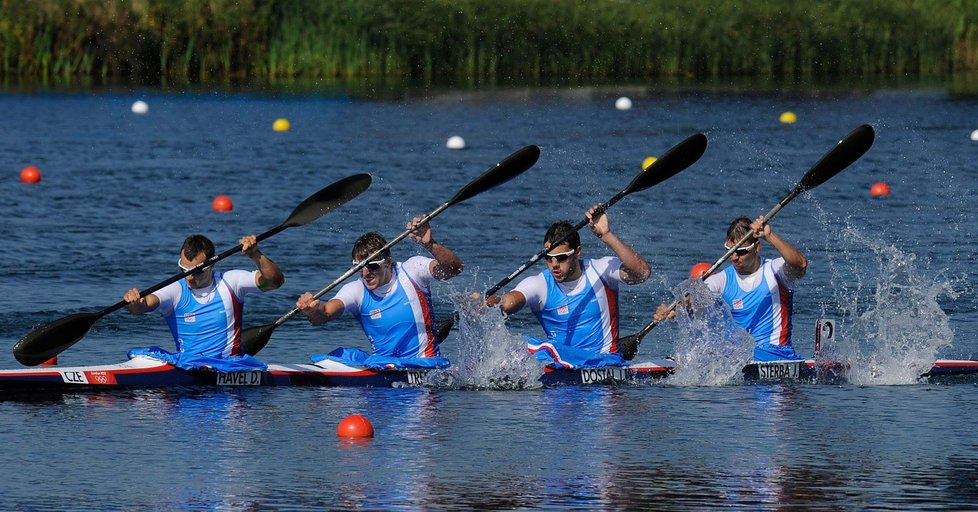 Český čtyřkajak na kanále v Eton Dorney.