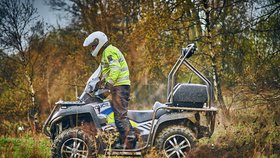 Střelba na Havlíčkobrodsku: Na louce někdo postřelil motorkáře!