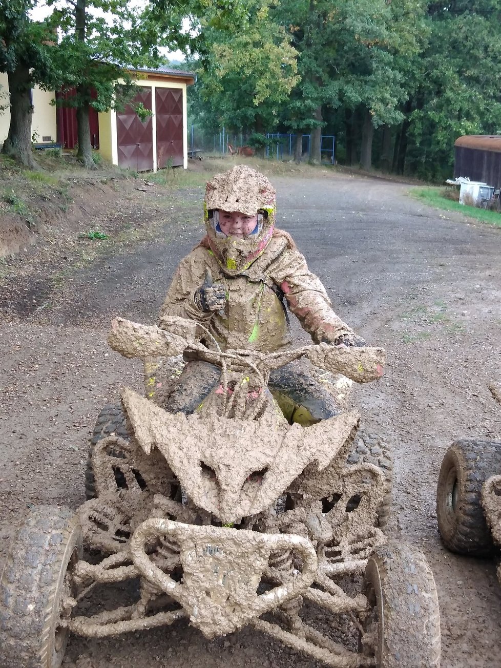 Bláta se nebojí, takhle leckdy Markéta Krejzlová vypadá v cíli offroad maratonu.