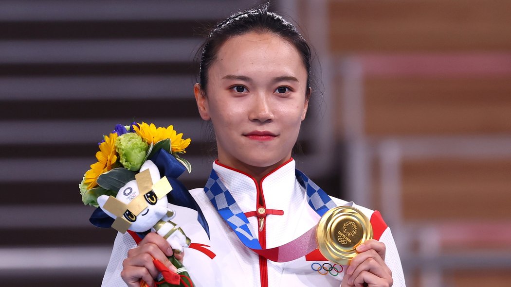 Olympijská vítězka v soutěži na trampolíně Ču Süe-jing má problém, loupe se jí zlato z Tokia