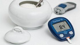 Přístroj na měření cukru v krvi (ilustrační foto)
