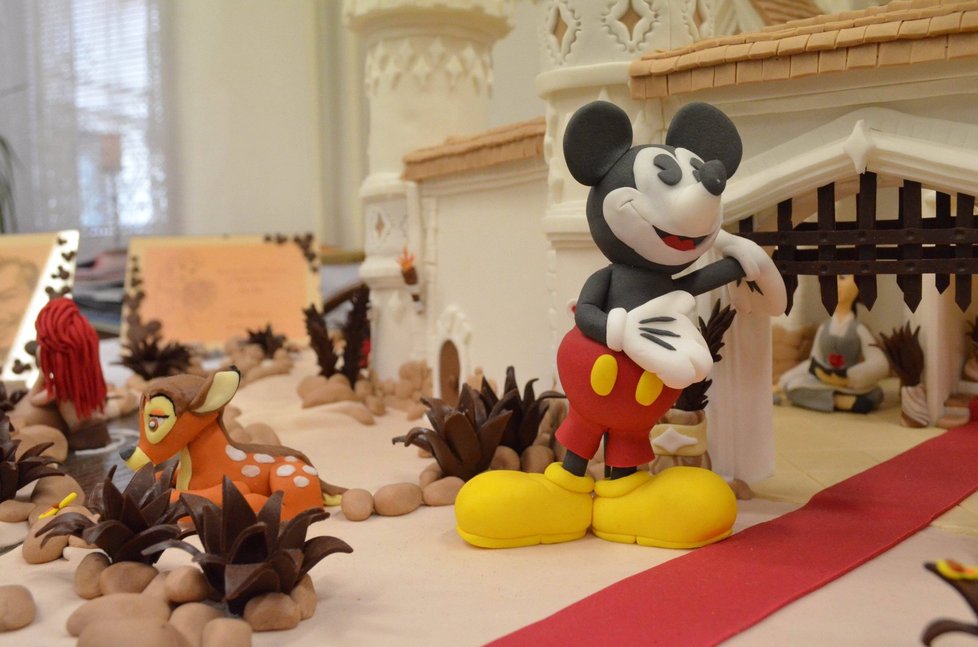 V čokoládové  kompozici Walta Disneye jsou různé pohádkové postavičky