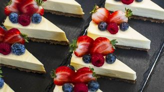 Z každé stovky korunu. Věřitelé padlé cukrárny exministra Tomana ze svých peněz neuvidí téměř nic Z každé stovky korunu. Věřitelé padlé cukrárny exministra Tomana ze svých peněz neuvidí téměř nic