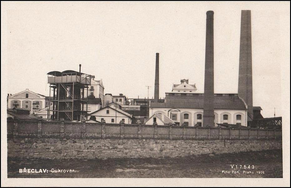 Břeclavský cukrovar na archivním snímku z roku 1926