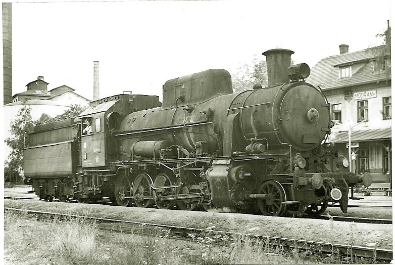 Lokomotiva v Modřanech, rok 1971.