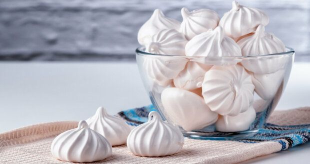 Zbyly vám bílky? Upečte z nich to nejlepší vánoční cukroví Cukroví