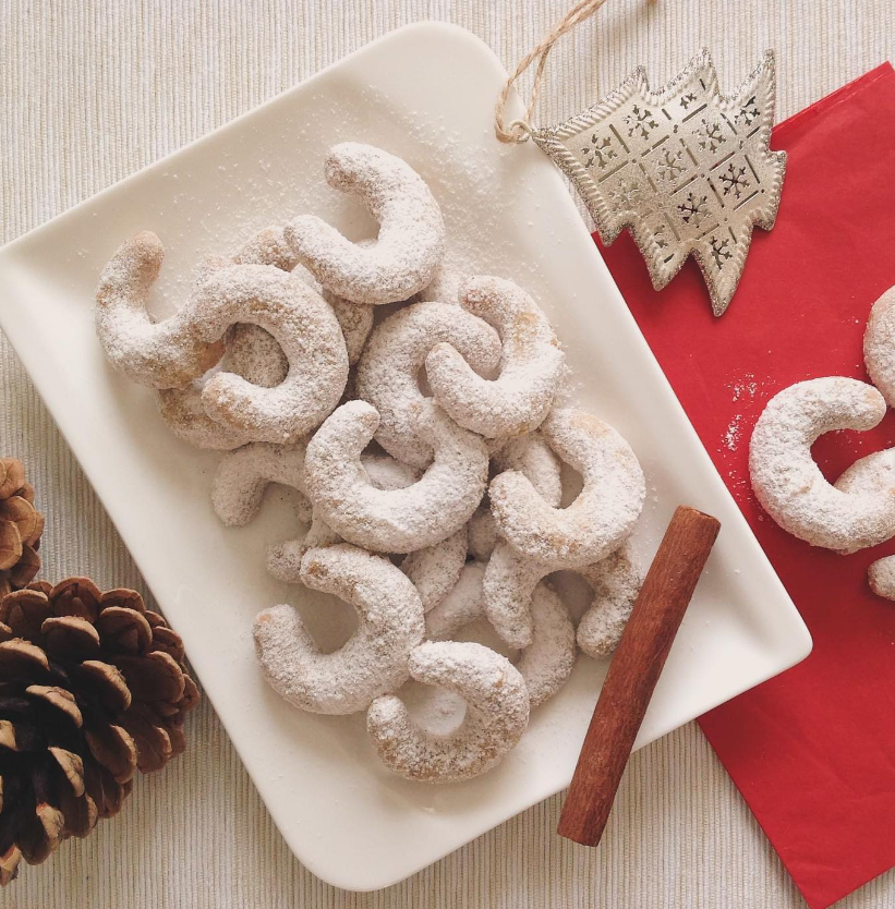 Upečte letos vanilkové rohlíčky podle receptu lektorky cukrářských kurzů Míši Landové.
