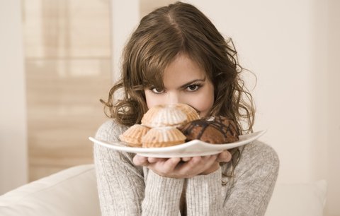 Hubnutí při menopauze: Kde se bere chuť na sladké a jak se jí zbavit?