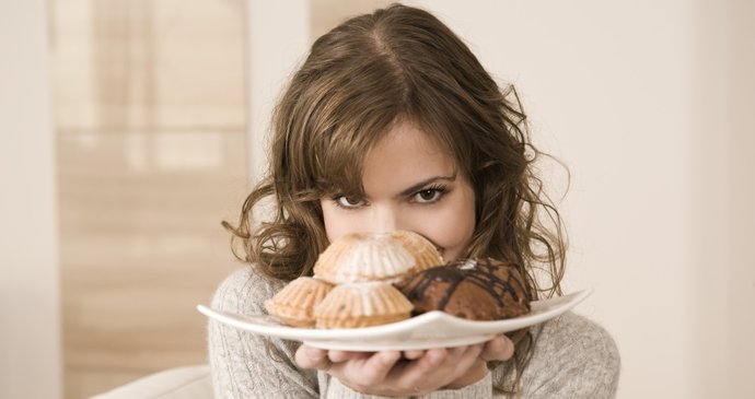 Hubnutí při menopauze: Kde se bere chuť na sladké a jak se jí zbavit?