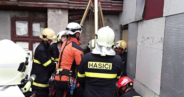 Kuriózní výjezd zažili v pondělí hasiči v Kněždubu na Hodonínsku. Ze studny vytáhli zvídavého pašíka.