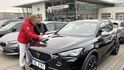 Auto jsme přebírali v dubnu s 27 000 najetými kilometry. S klíčky a smlouvou jsme dostali i seznam poškození auta od Dekry. Auto jsme přebírali v dubnu s 27 000 najetými kilometry. S klíčky a smlouvou jsme dostali i seznam poškození auta od Dekry.