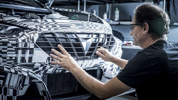Cupra vsadila při vývoji Leonu Competición na 3D tisk, zvýšil rychlost i bezpečnost