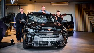 Cupra naučila Jiřího Mádla novému návyku. Ze spolupráce budou těžit hlavně diváci Cupra naučila Jiřího Mádla novému návyku. Ze spolupráce budou těžit hlavně diváci