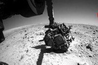 UFO na Marsu? Vozítko Curiosity vyfotilo na rudé planetě létající objekt!