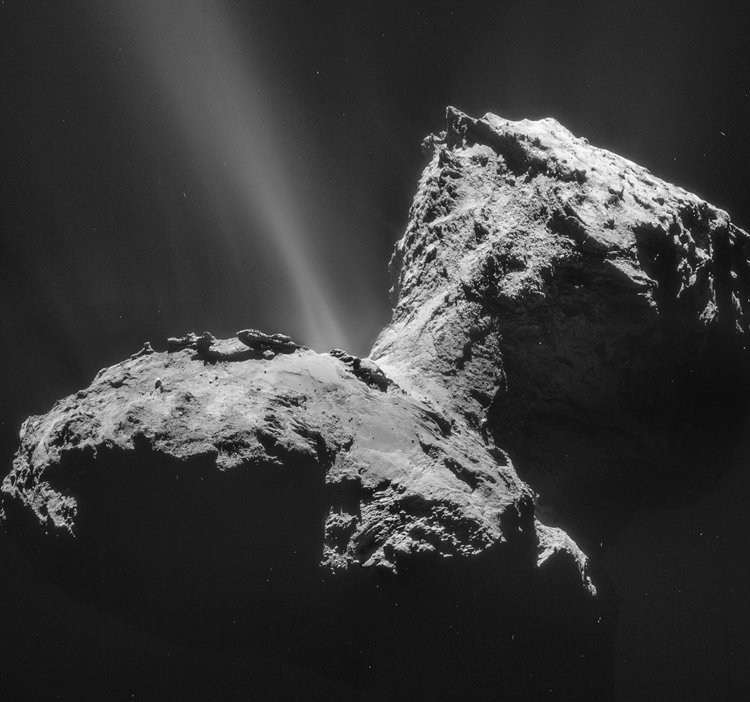 Jádro komety Čurjumov-Gerasimenko na snímku ze sondy Rosetta