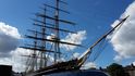 Trojstěžník Cutty Sark je od léta roku 2012 znovu jednou z velkých atrakcí Londýna. V roce 2007 loď kompletně vyhořela a rekonstrukce stála 1,5 miliardy korun