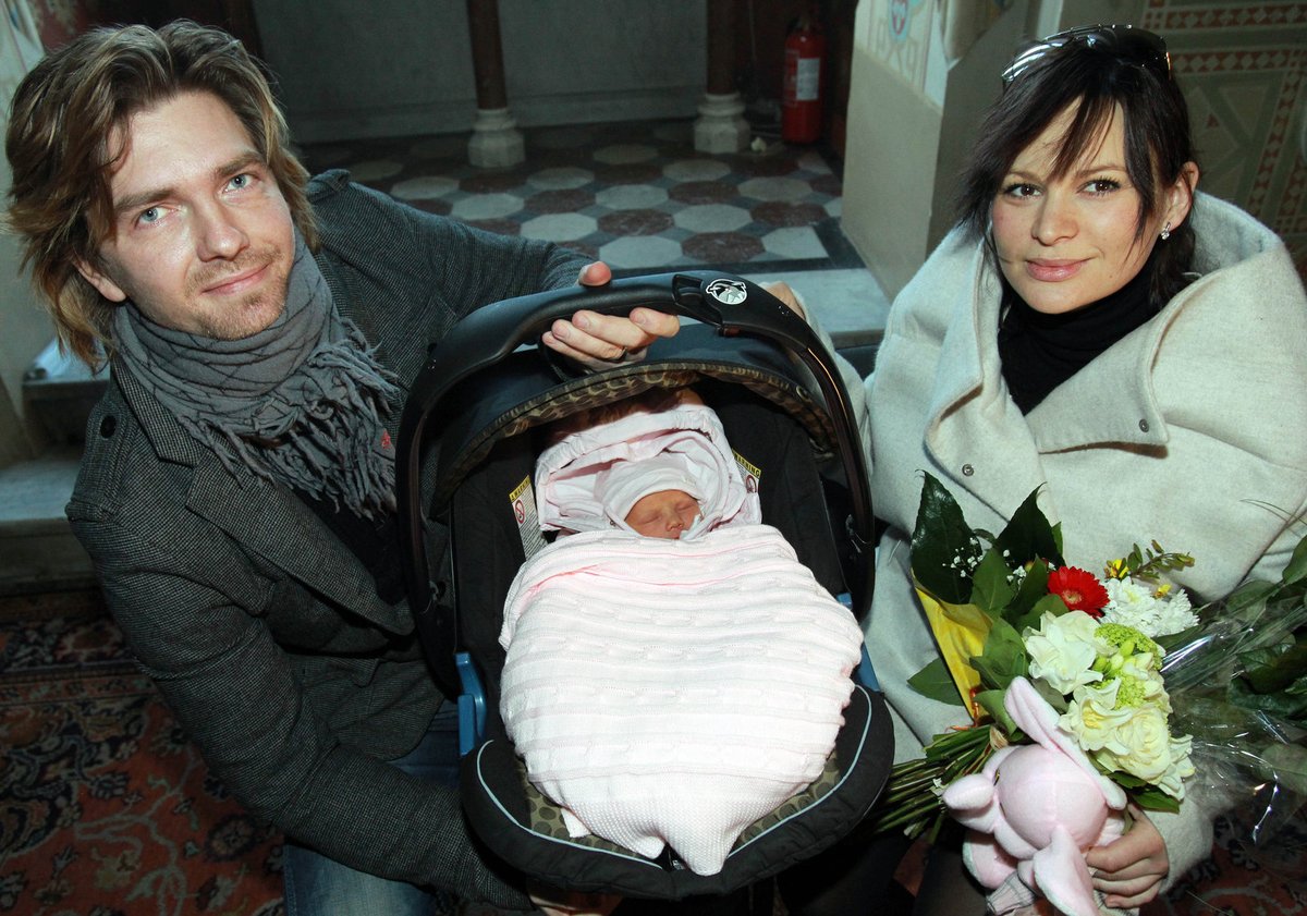 Spokojená rodinka Jitka Čvančarová, Petr Čadek a dcerka Elena Emílie.