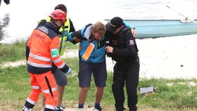 Policista v civilu zachránil opilce před utonutím. Ilustrační foto.