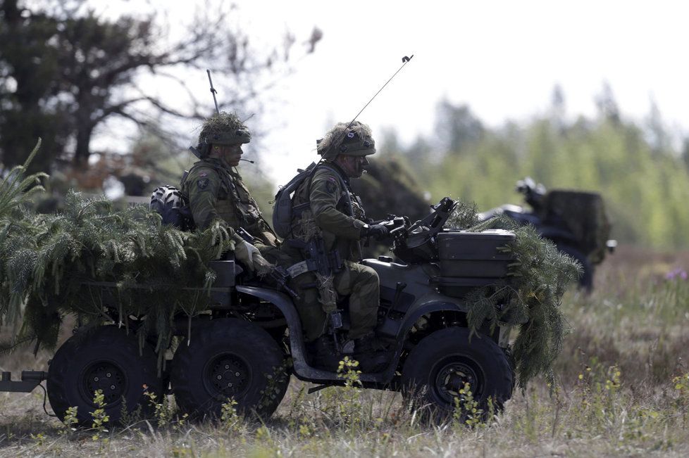 Cvičení NATO nazvané Saber Strike v Pobaltí a Polsku