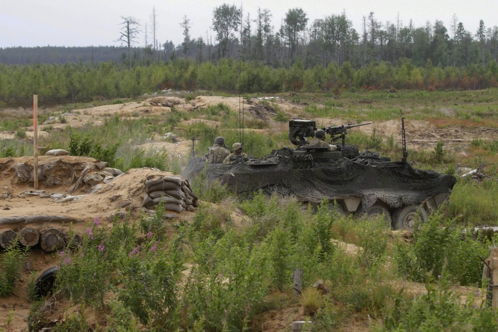 Cvičení NATO nazvané Saber Strike v Pobaltí a Polsku